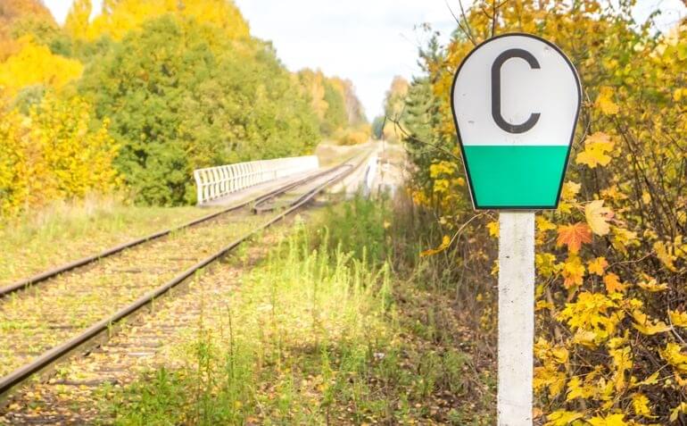 Железнодорожные знаки: классификация, правила установки